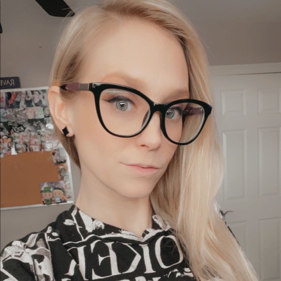 Meet your Posher, Candice - Picture 1 of 1